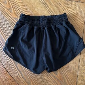 Lululemon Black Hotty Hot High-Rise Lined Short 2.5" Sz 2